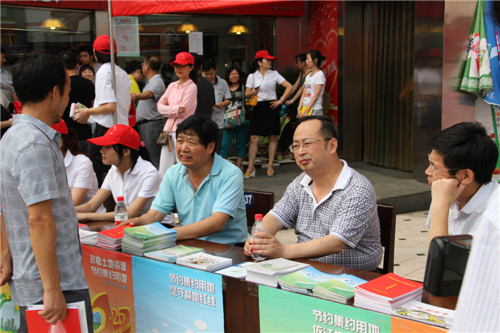 鄂州市农交中心举办“6·25”第23个土地日宣传活动