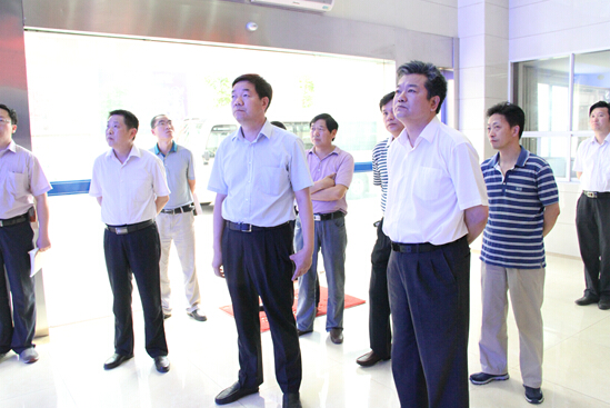 中央办公厅督查室主任蒋建平率中办回访调研组一行来我中心考察农村土地指标交易情况
